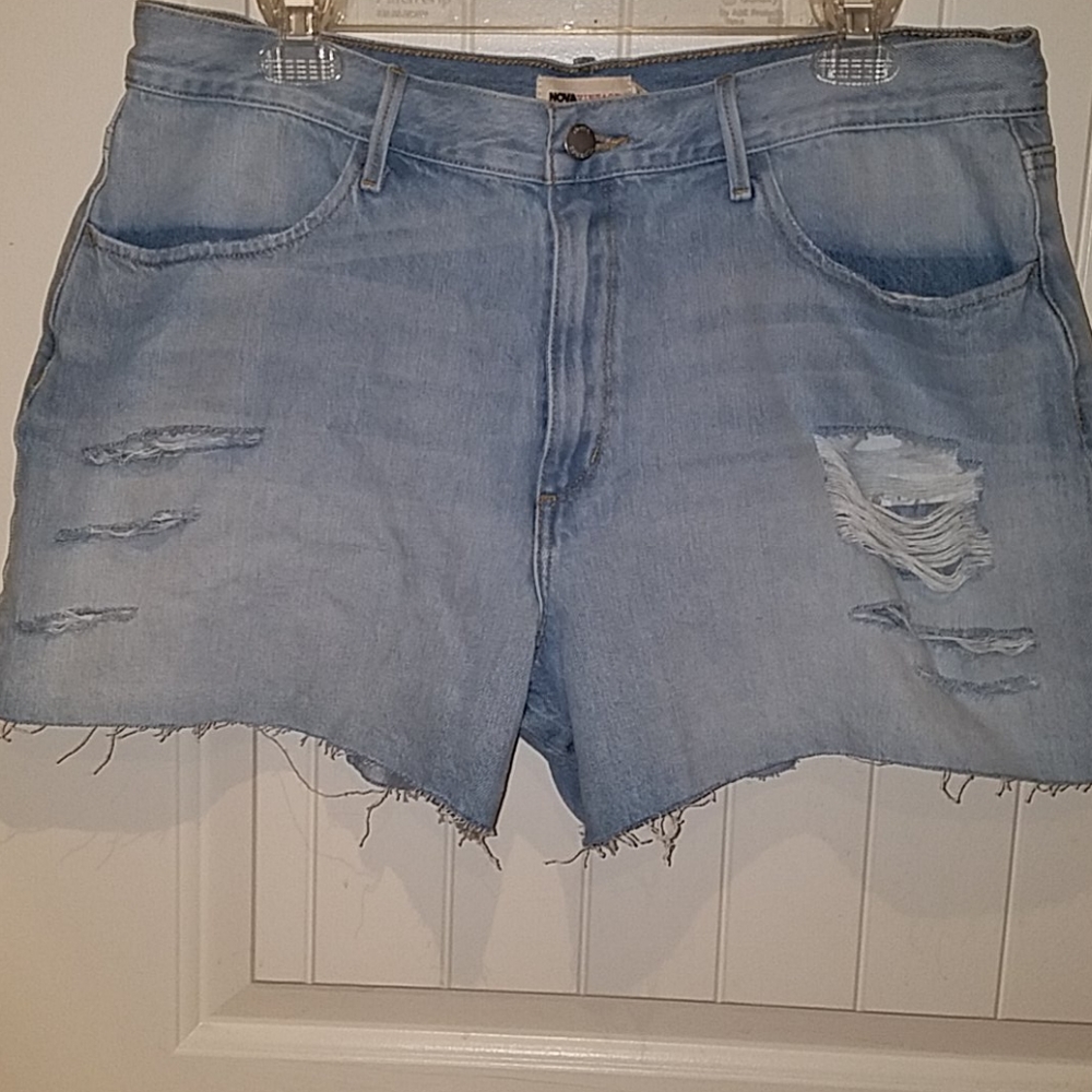 FASHION NOVA distressed jean shorts size 14